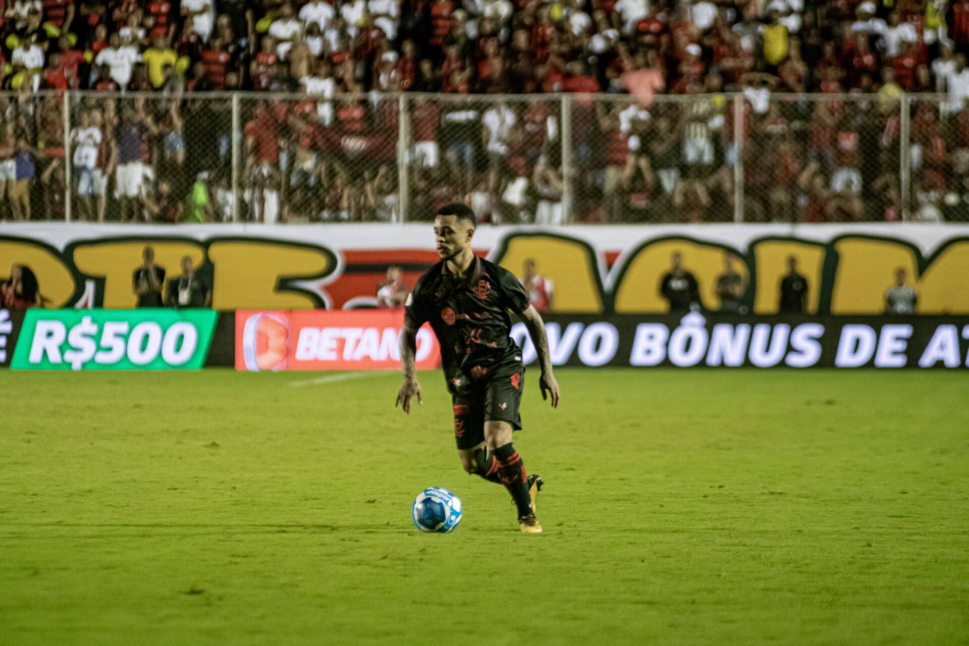 Mesmo com Barradão lotado, Vitória fica no empate sem gols com o Mirassol