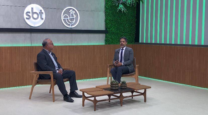 Presidente da FIEB visita TV Aratu e participa do Linha de Frente