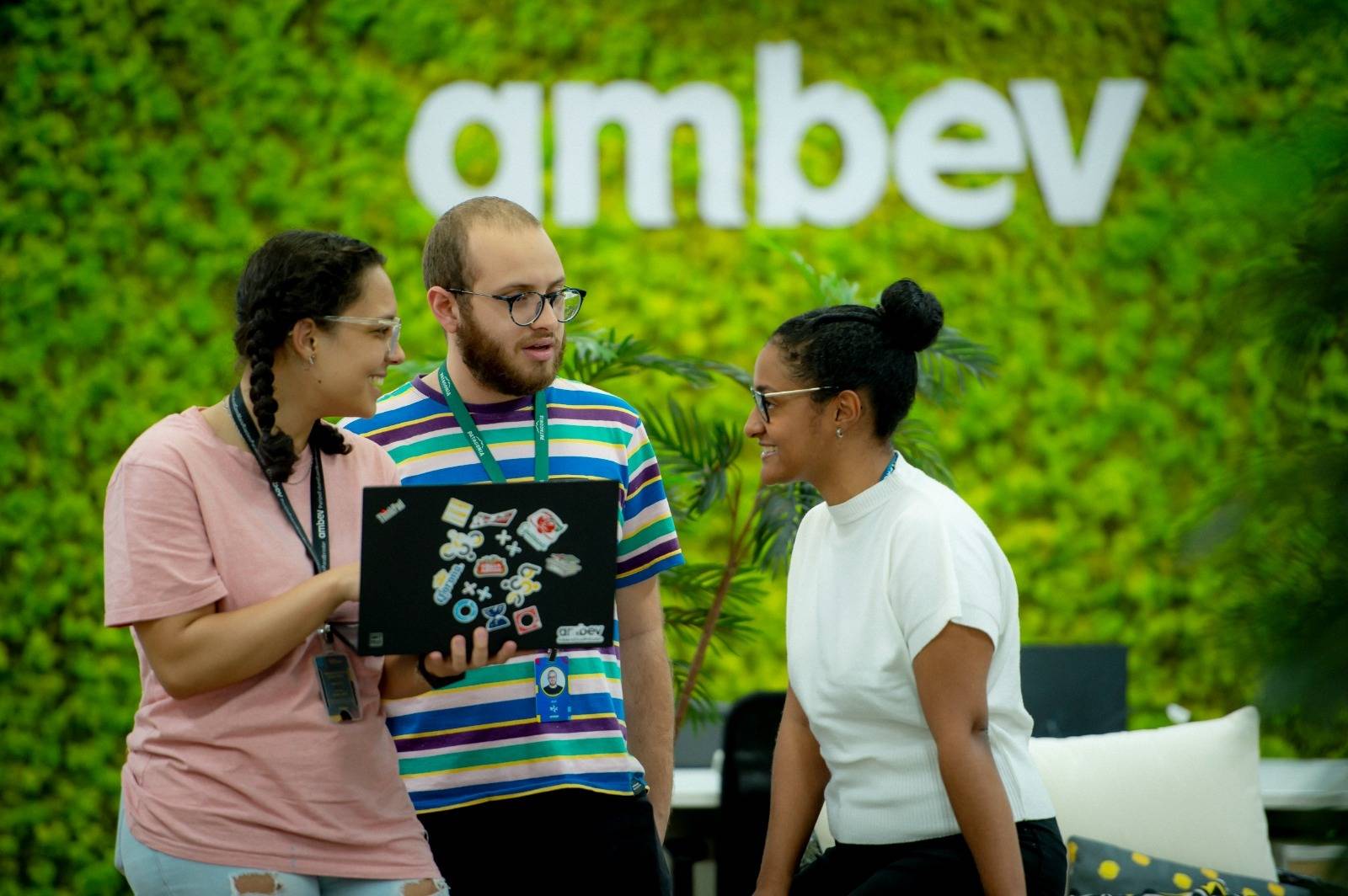 Ambev abre inscrições para programas de trainee e estágio; confira