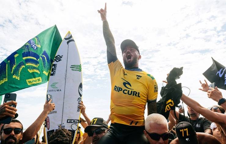 Filipe Toledo conquista bicampeonato mundial de surfe