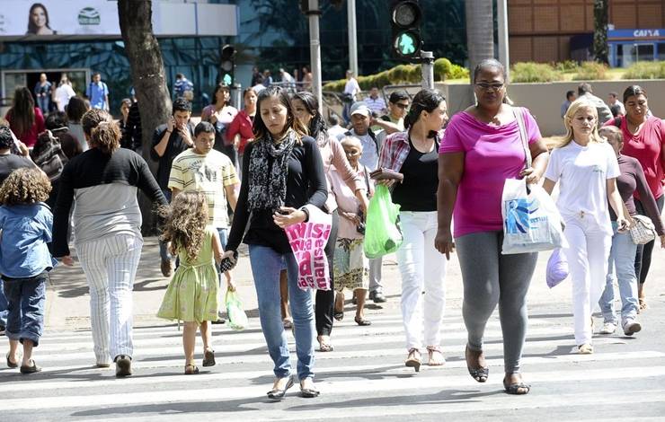 Taxa de desemprego cai para 7,8% em agosto, revela IBGE