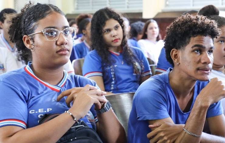 Cerca de 25 mil estudantes participam de "aulões" preparatórios para o Enem, na Bahia