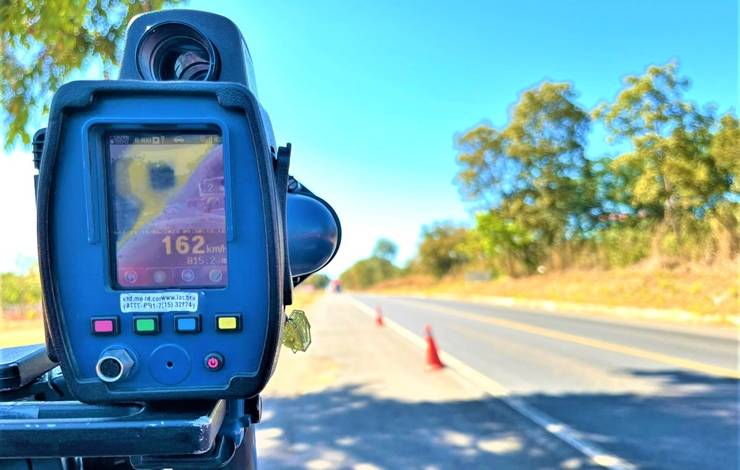 Excesso de velocidade e ultrapassagens proibidas somam quase metade das infrações nas rodovias baianas