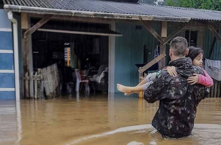 Ciclone provoca quatro mortes no Rio Grande do Sul; várias regiões estão às escuras