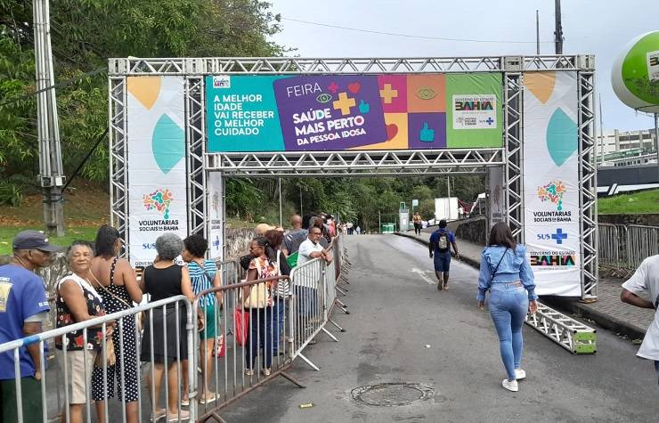 Feira da Pessoa Idosa facilita acesso a serviços de saúde, na Arena Fonte Nova