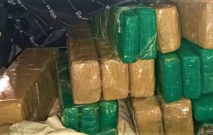 Mulher é presa com 20kg de maconha na mala em Vitória da Conquista