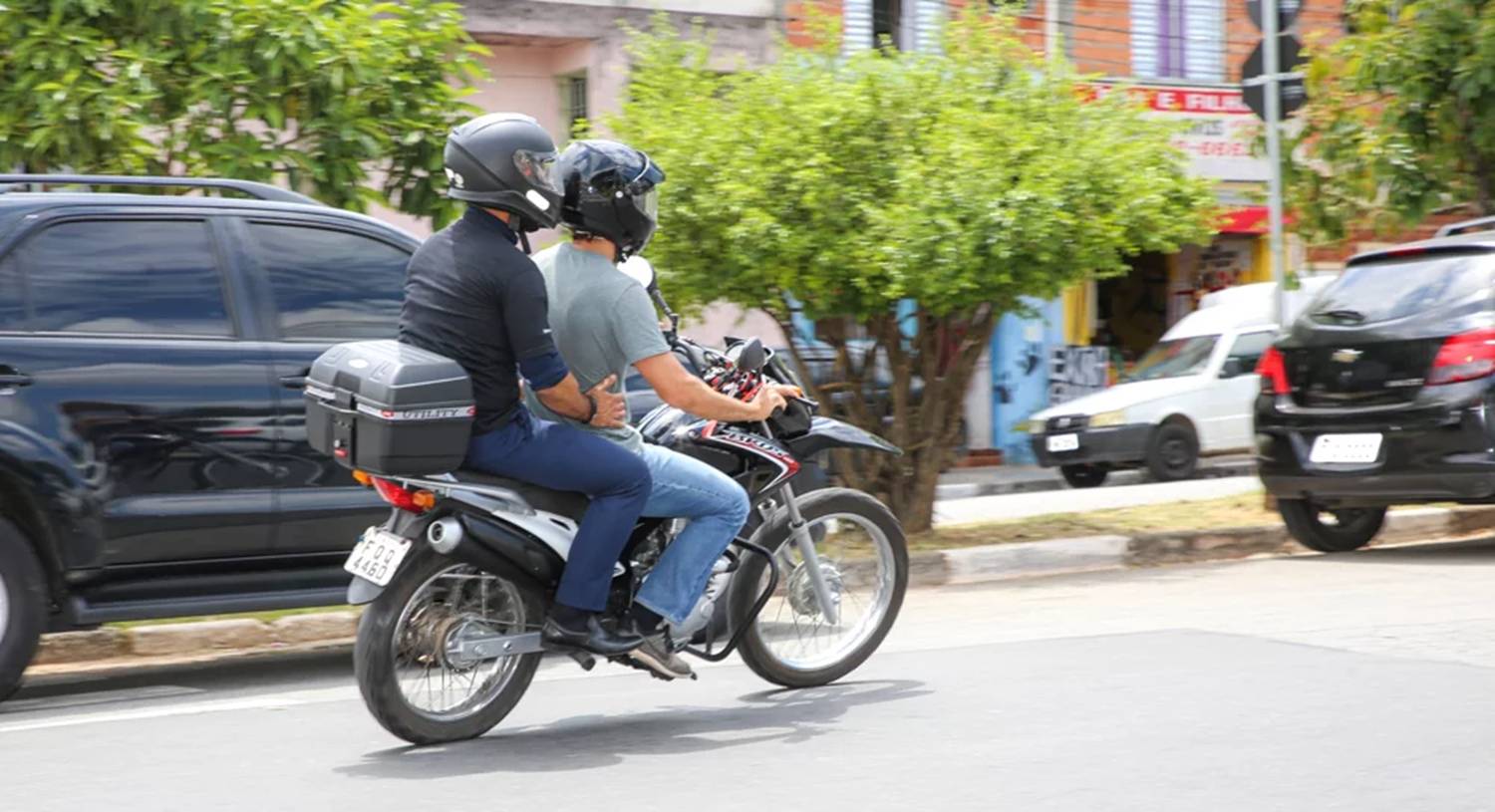 Vereadores de Salvador aprovam regulamentação de transporte em moto por aplicativo