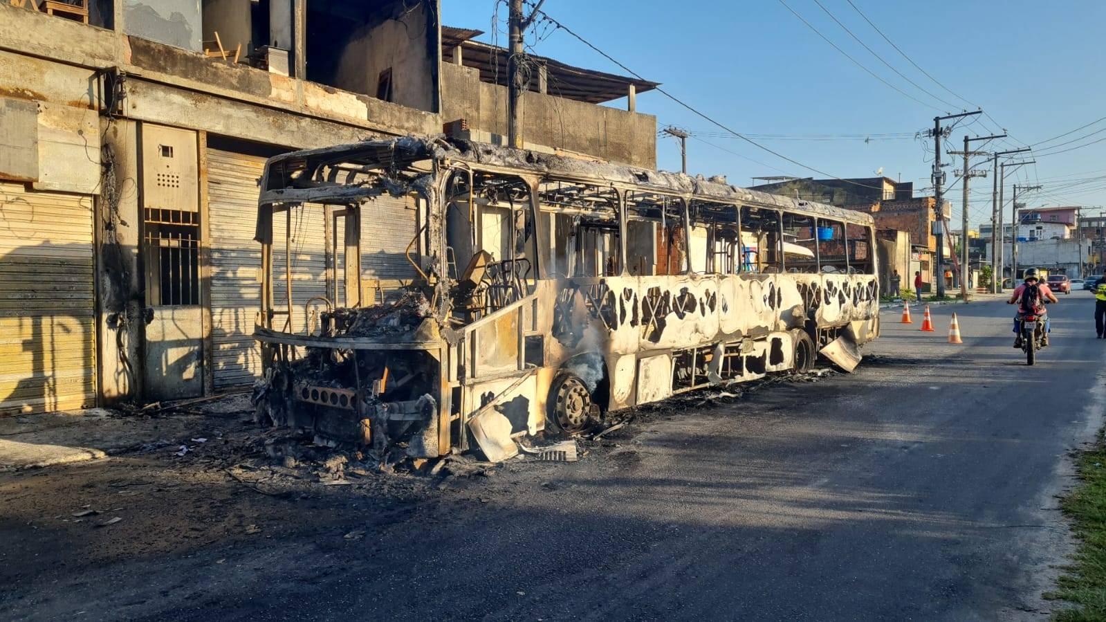 PM prende suspeito de atear fogo em ônibus em Paripe