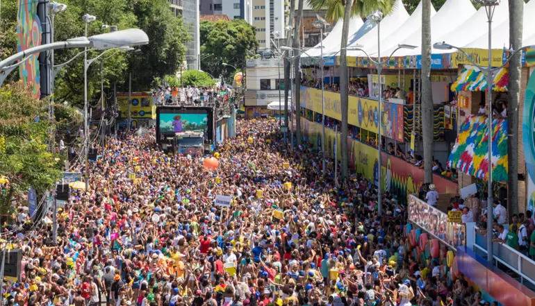 Apenas 6% dos moradores das zonas de restrição do Carnaval credenciaram veículos