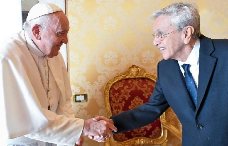 Em turnê pela Europa, Caetano Veloso recebe benção do Papa Francisco