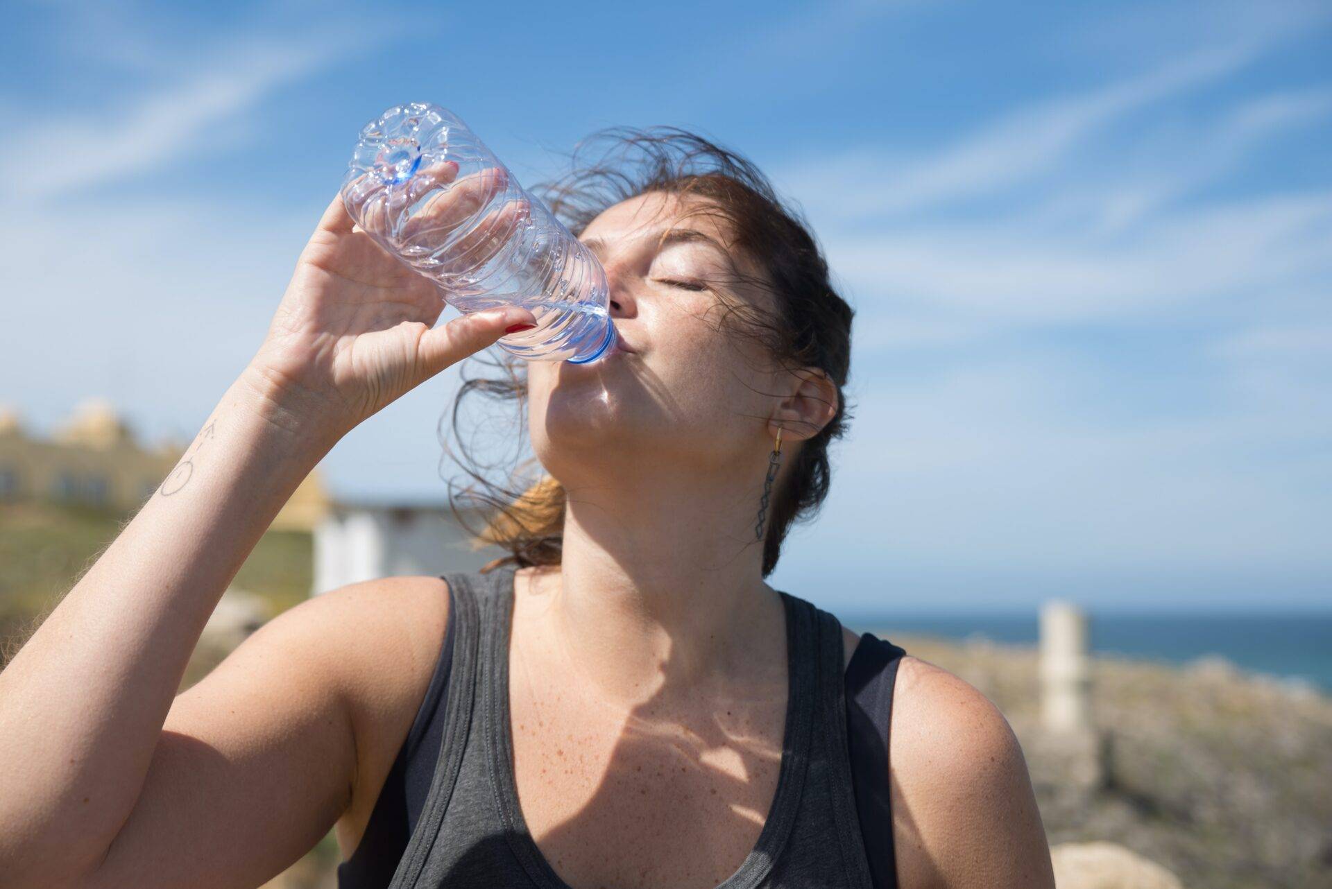 Nutricionista dá dicas e ensina receita de suco refrescante para enfrentar o calor