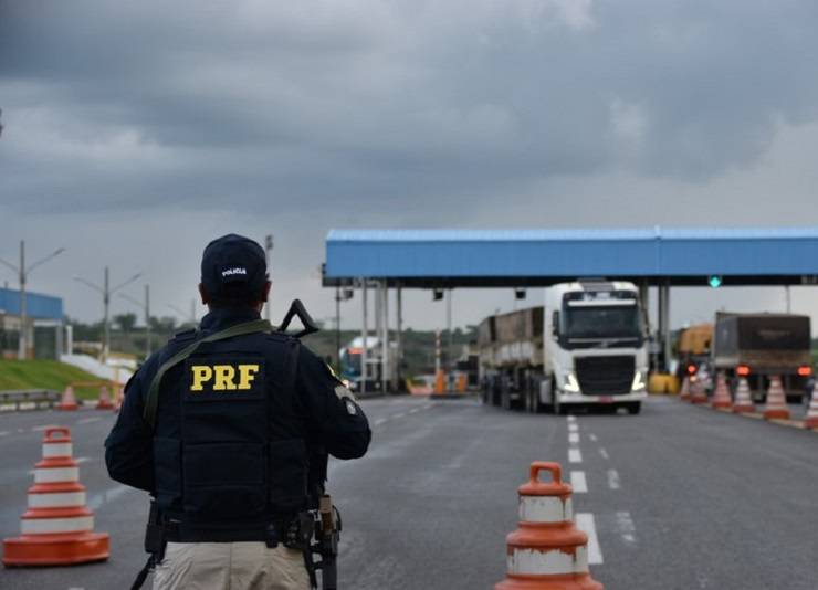 Fluxo de saída de Salvador aumenta nas rodovias e começam operações especiais do "feriadão"