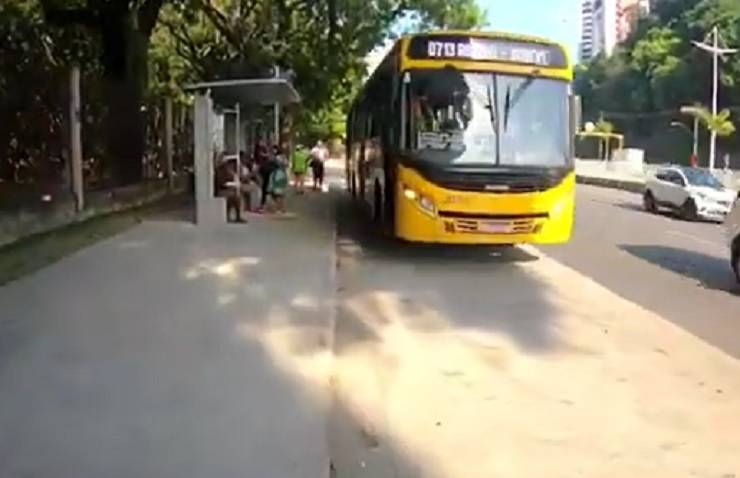 Ônibus voltam a circular na região do Nordeste de Amaralina, mas aulas estão suspensas