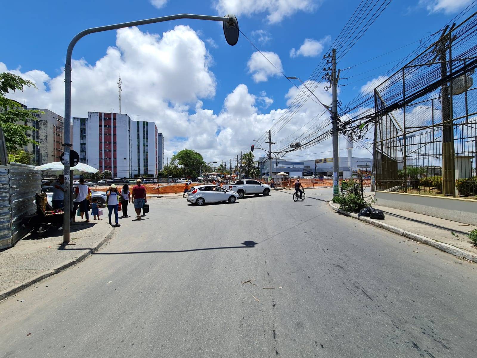 Trânsito será alterado no centro de Lauro de Freitas a partir de terça (17) para obra; mudanças devem durar 60 dias