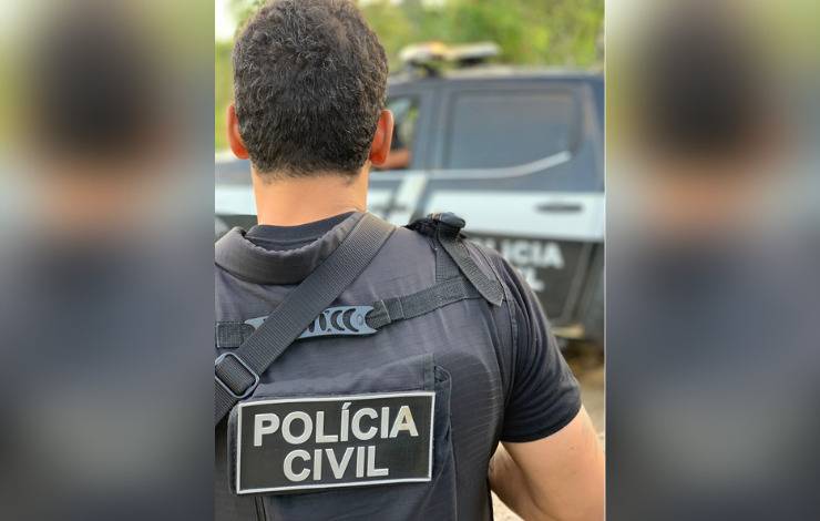 Polícia prende homem que matou amigo de infância e escondeu corpo debaixo do sofá em Feira de Santana