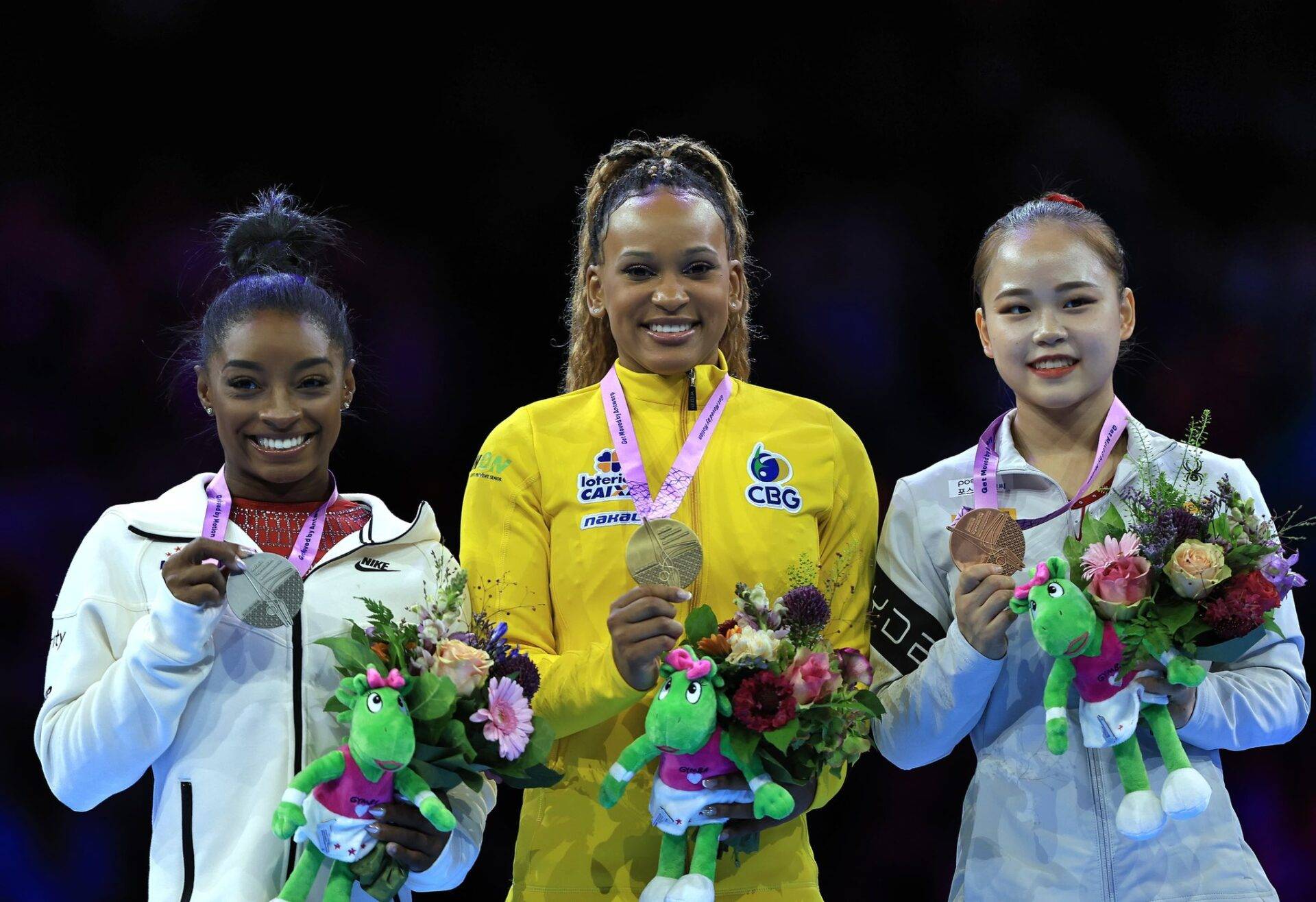 Rebeca Andrade supera Simone Biles e conquista o ouro no salto do Mundial de Ginástica