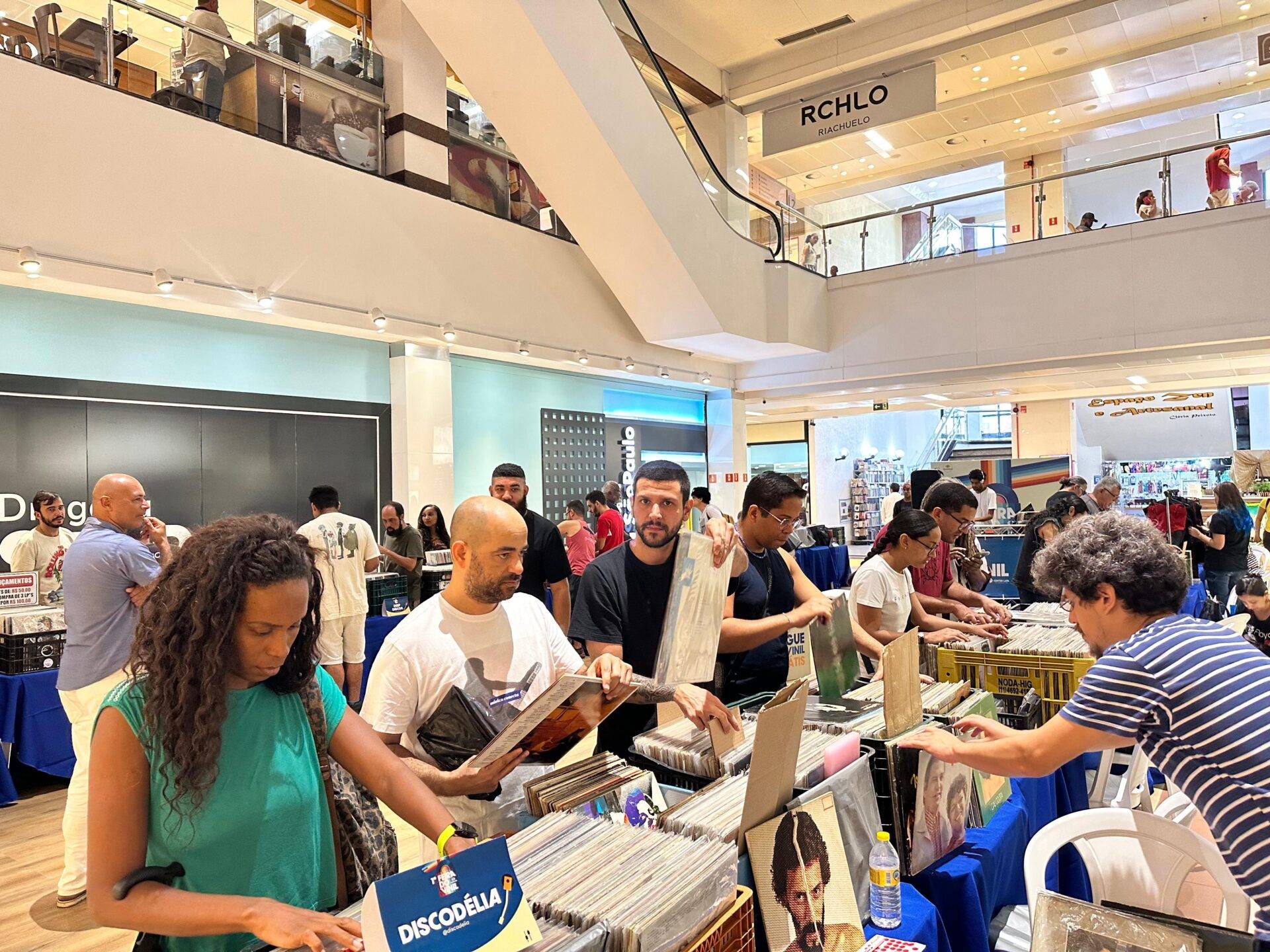 Shopping Center Lapa recebe 2ª edição da Feira de Vinil neste sábado