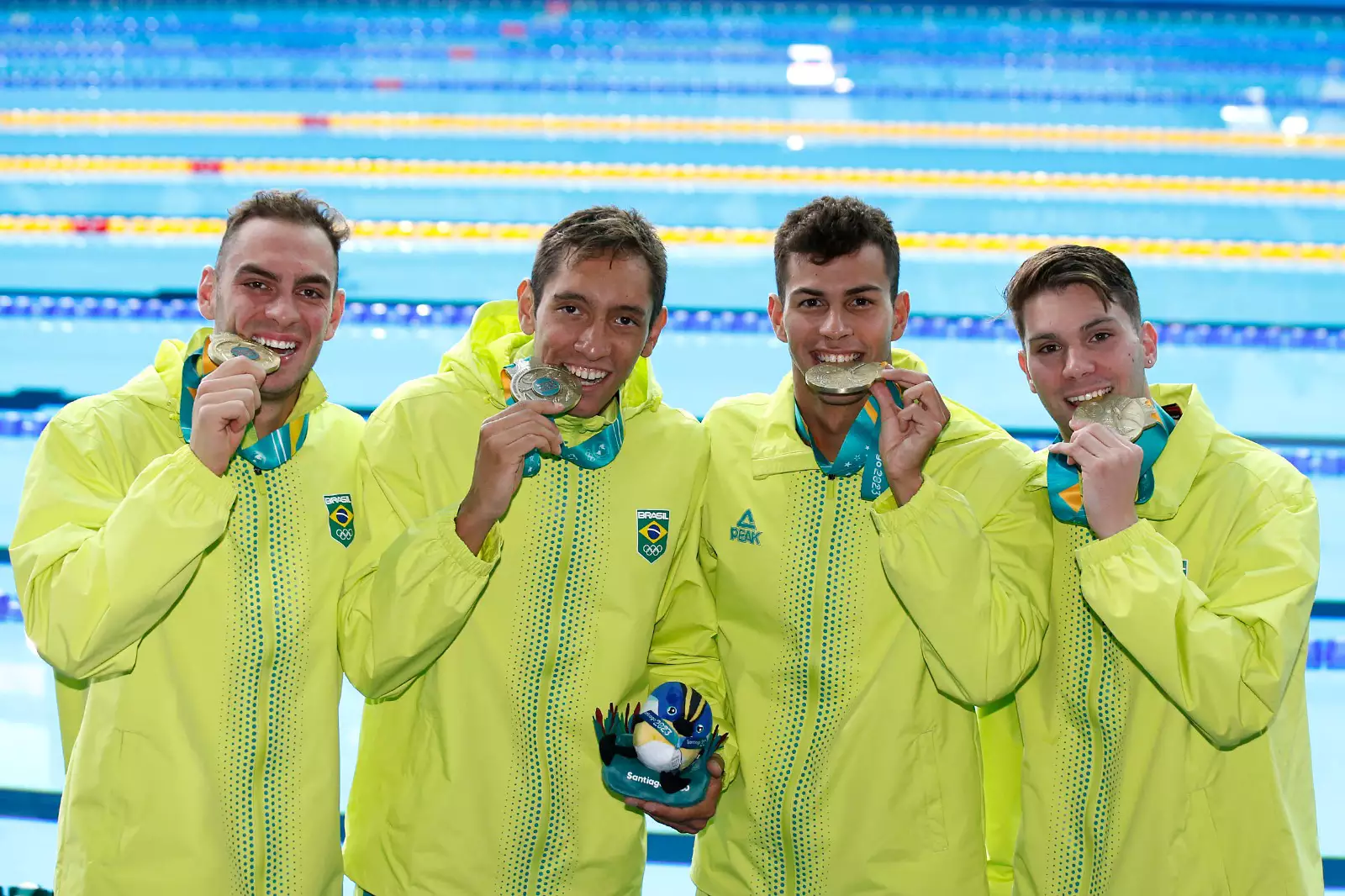 Com participação de nadador baiano, Brasil fatura o ouro no revezamento 4x200m