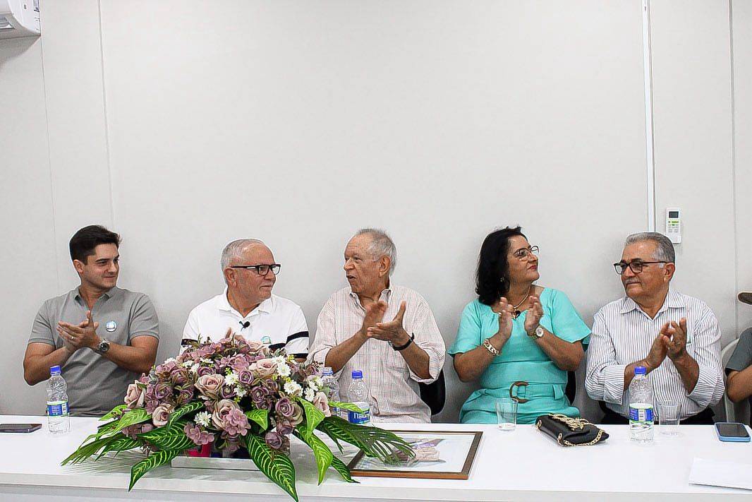 'Entrega de biblioteca em Sátiro Dias demonstra preocupação com o conhecimento', diz deputado