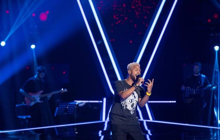 Cantor baiano se apresenta no 'The Voice' da Romênia e conquista todos os jurados