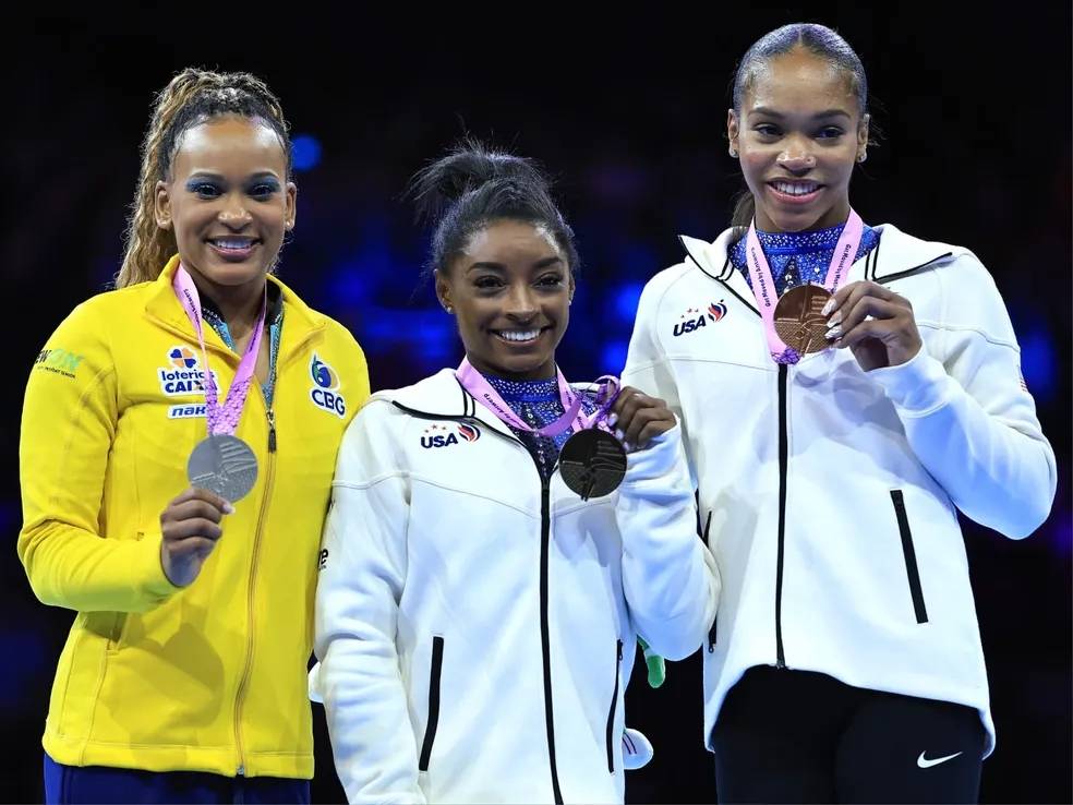 Rebeca Andrade é prata, e Simone Biles fatura o hexa no Mundial