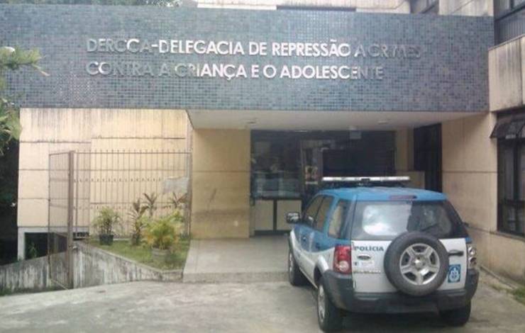 Professor é preso em flagrante suspeito de tocar corpos de alunas em Salvador