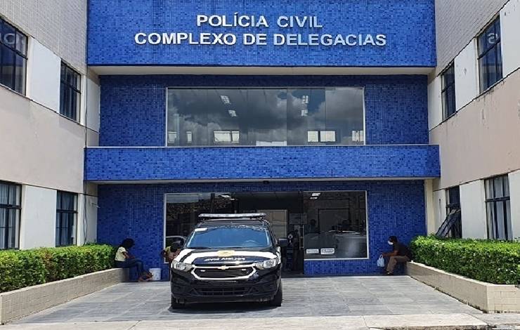 Adolescente de 17 anos é morto a tiros dentro de barbearia em Feira de Santana