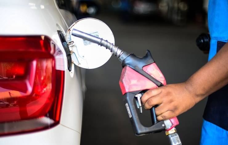 Preço médio da gasolina cai pela 8ª semana seguida, segundo ANP; diesel aumenta