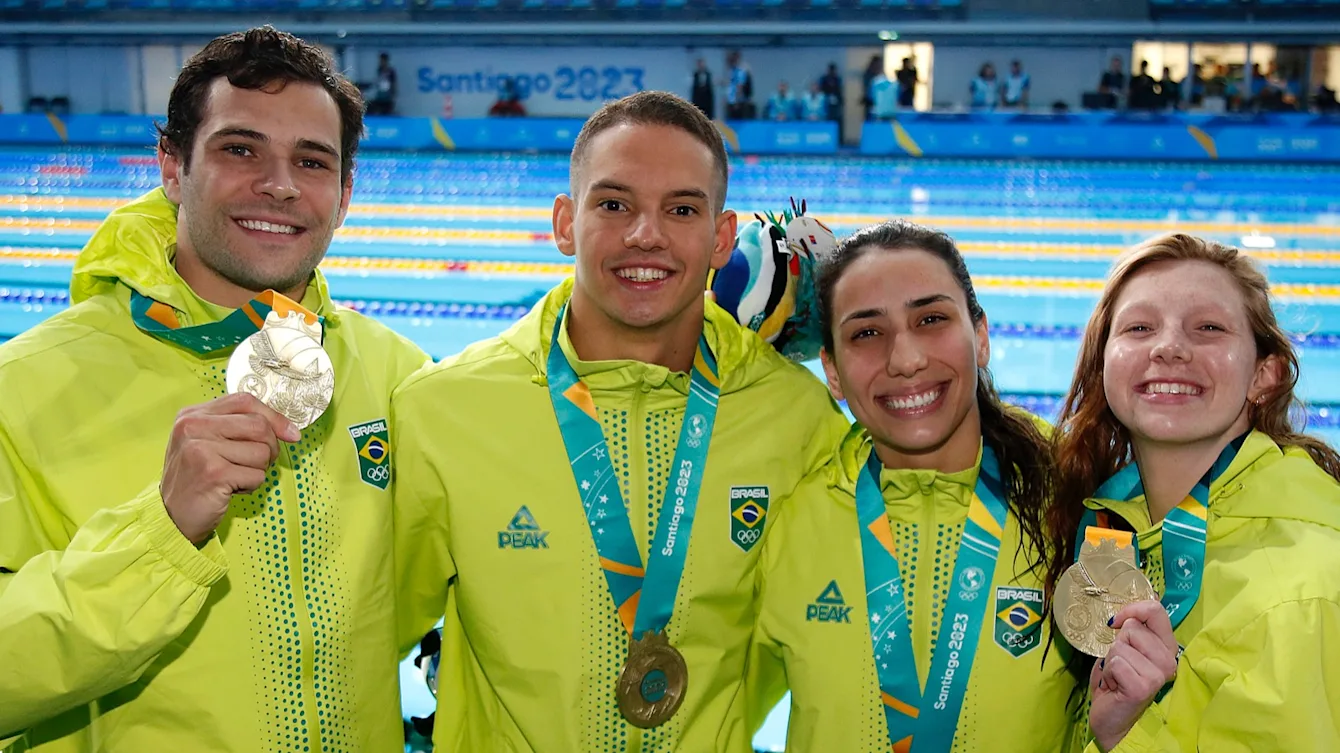 Guilherme Caribé traz mais um ouro para o Brasil no revezamento 4x100m misto