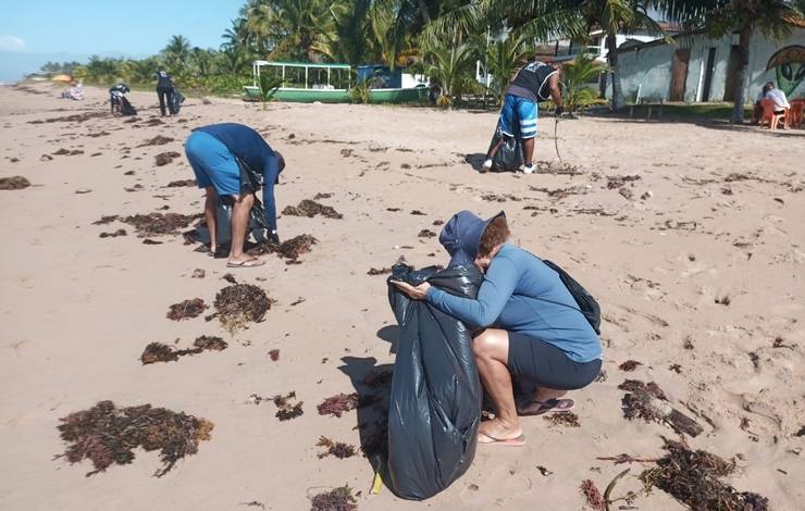 Mutirão promove limpeza na praia de Stella Maris neste sábado (21)