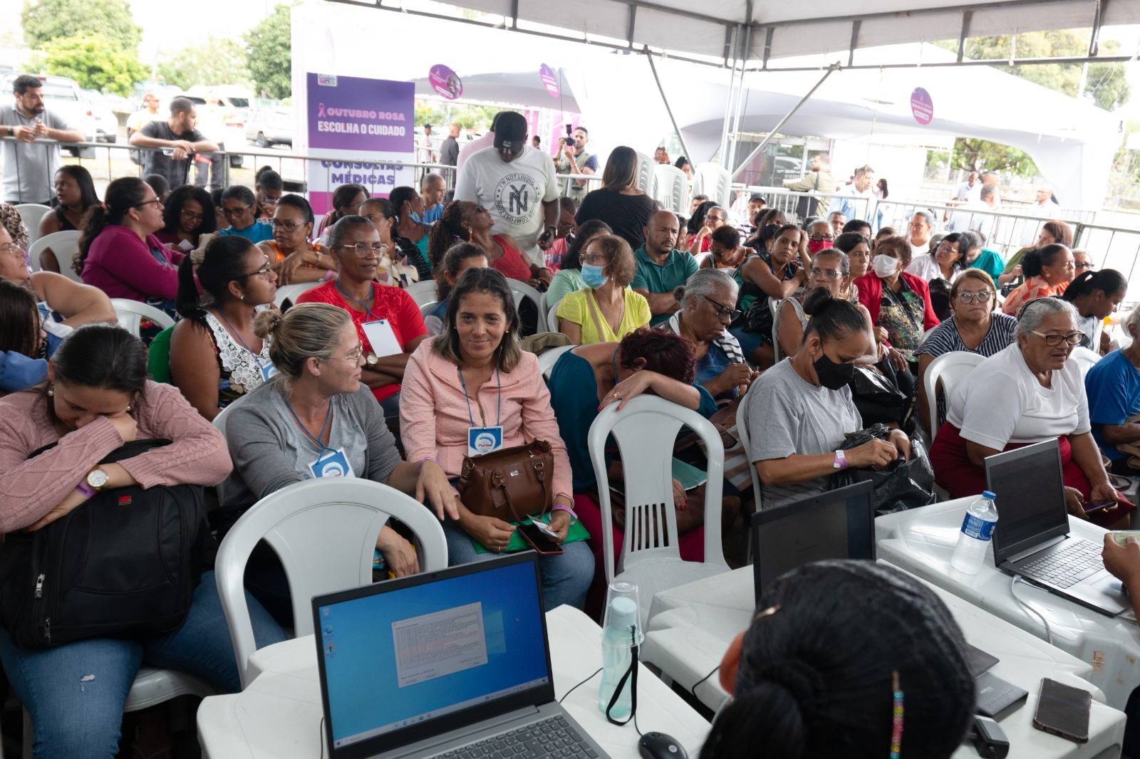 Outubro Rosa: mais de 20 mil mamografias e quase 3 mil consultas são oferecidas na Bahia