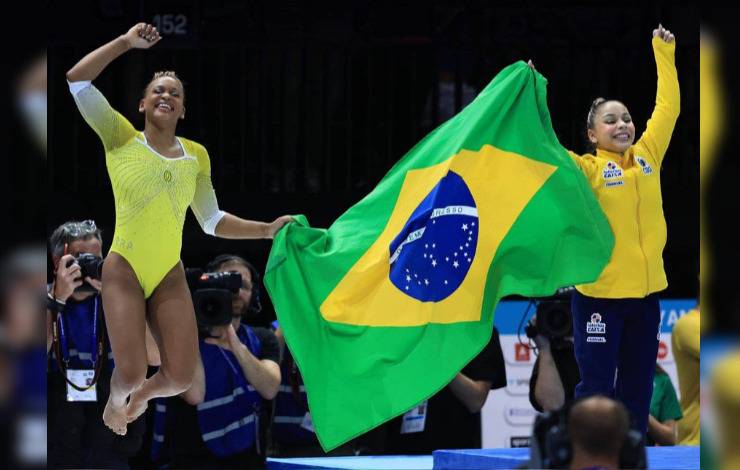 Dobradinha inédita: Rebeca e Flavinha sobem ao pódio juntas no Mundial de Ginástica