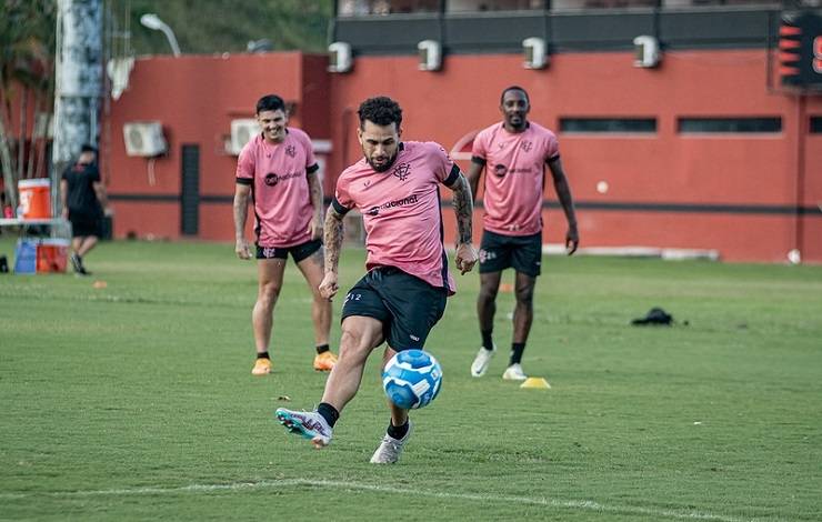 Vitória pega o Guarani iniciando série de sete "decisões" para o acesso à série A