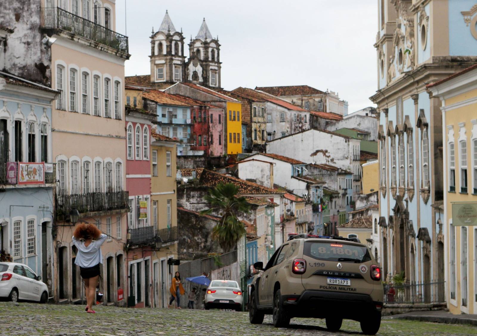 Homem é baleado e morre após atacar base móvel da PM no Pelourinho, em Salvador