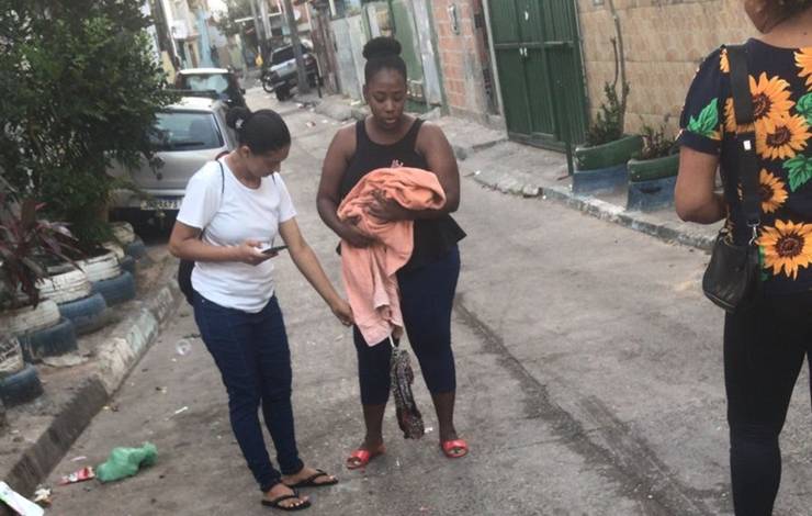 Recém-nascido é encontrado em lixo na Boca do Rio; bebê ainda estava com o cordão umbilical