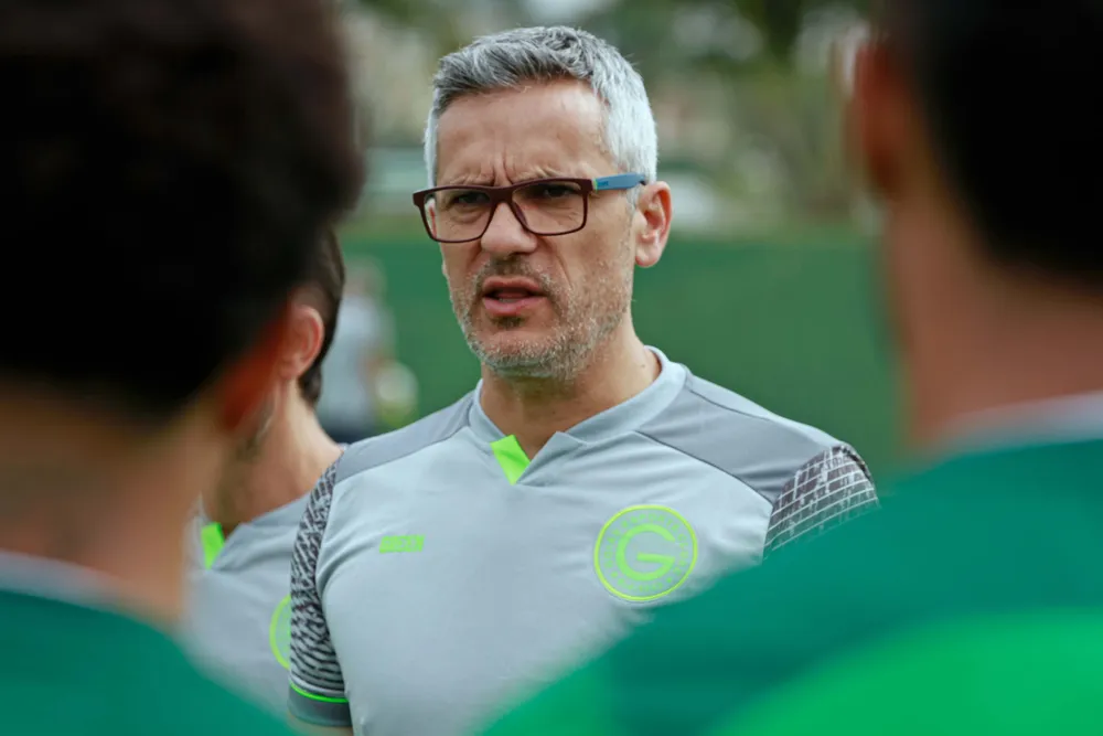 Goiás demite treinador Armando Evangelista; Treinador do Sub-20 assume equipe