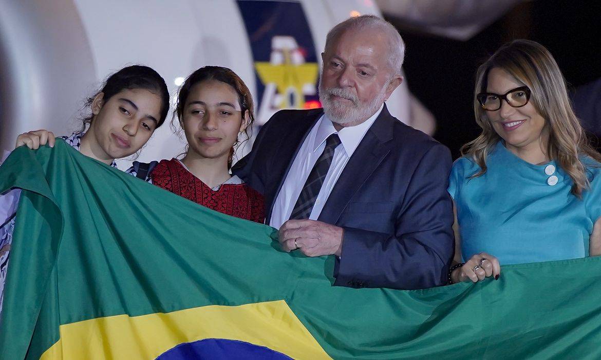 Lula garante que Brasil tentará trazer mais famílias de Gaza