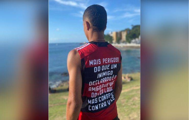 Jovem de 17 anos é morto em Mussurunga e tem foto vazada com arma; polícia civil investiga