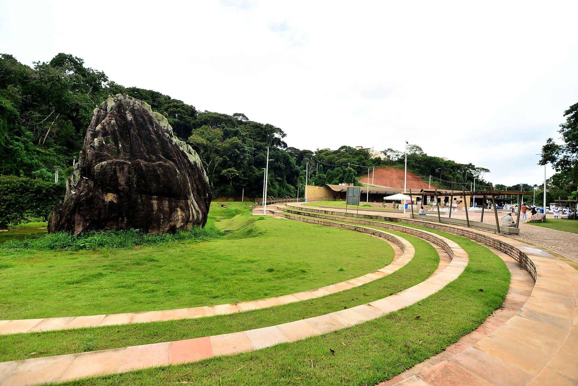 Pedra de Xangô é palco de lançamento de cartilha sobre preservação ambiental