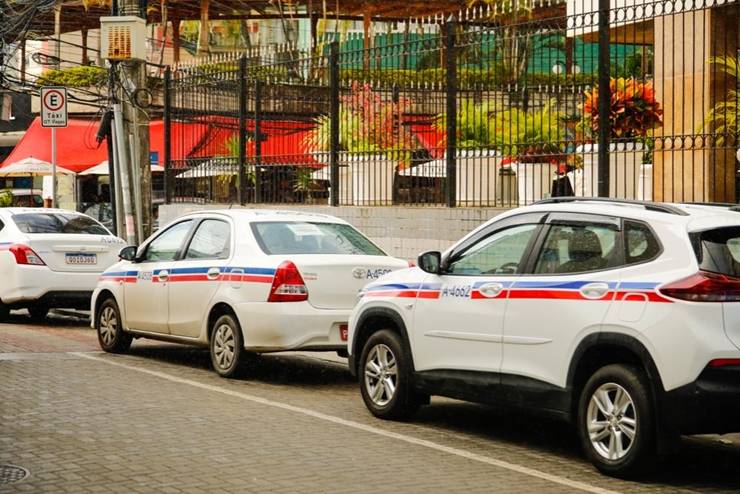 Taxistas devem atualizar cartões de identificação a partir de segunda-feira (13)