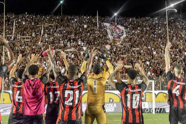 Para evitar punições, Vitória pede que torcida não invada gramado contra o Sport