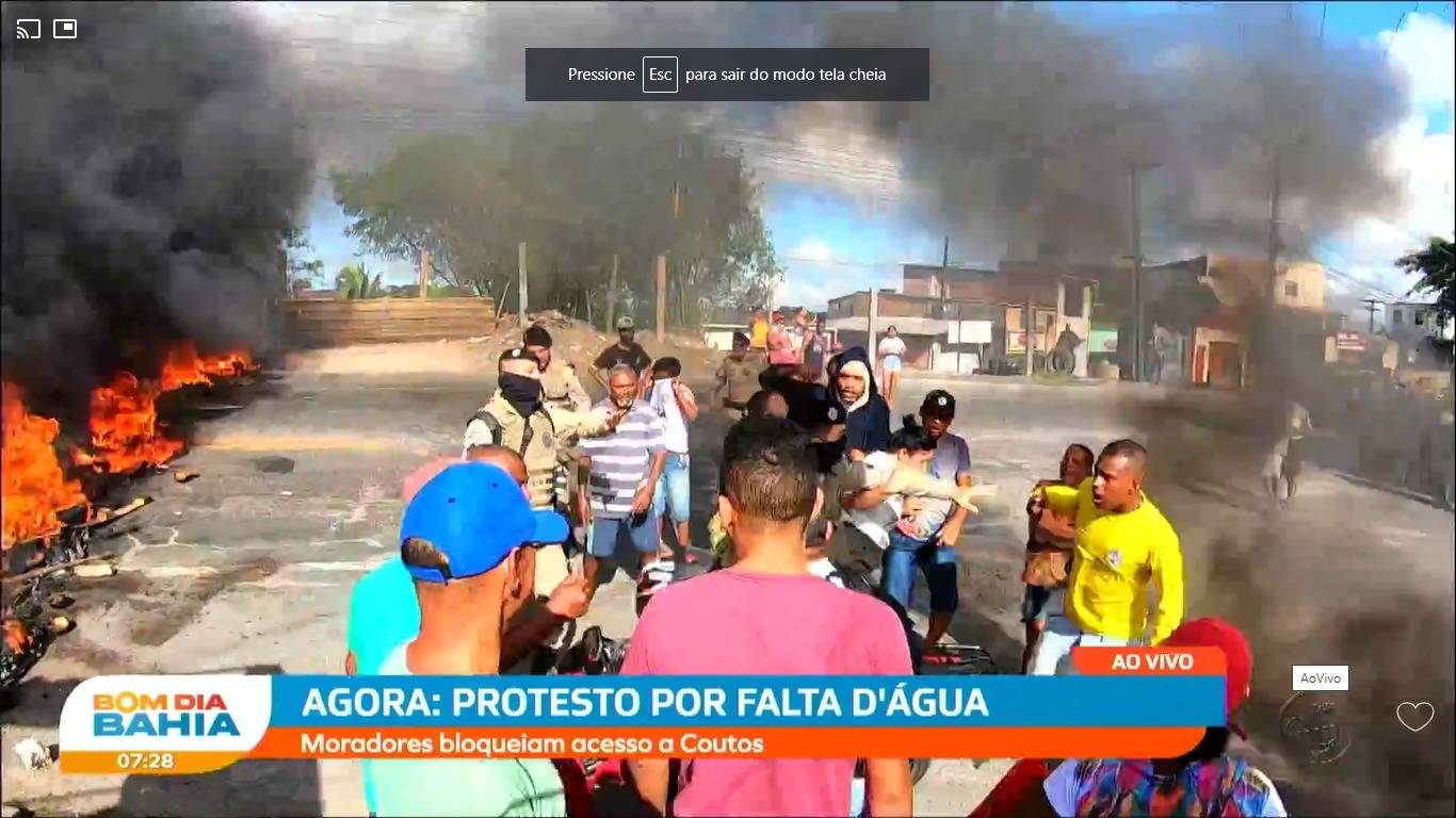 Protesto por falta d´água fecha via na Estrada do Derba; polícia está presente