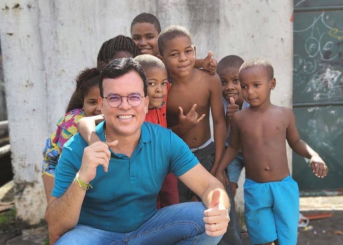 Ricardo Almeida comemora início da construção do Hospital Maternidade e da Criança no bairro da Federação