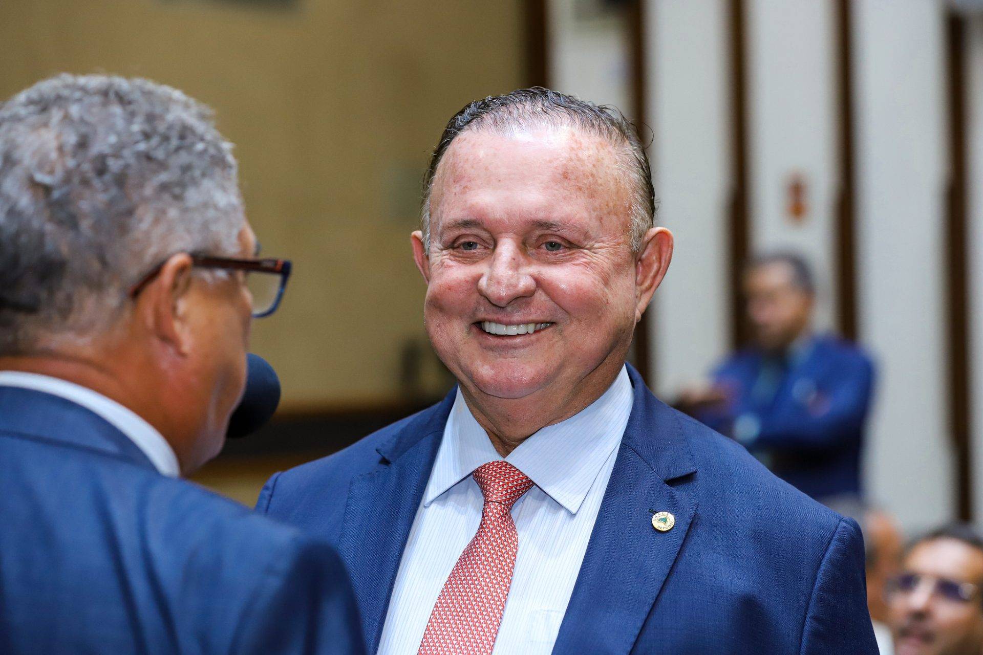 Manobra em prol de nova reeleição de Adolfo Menezes é protocolada na AL-BA