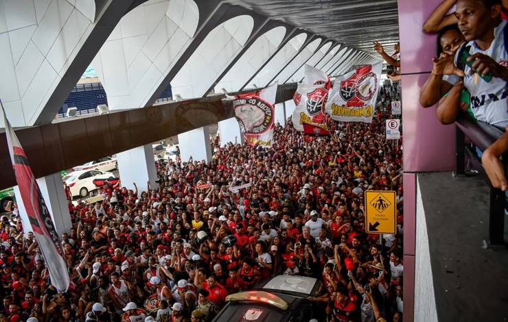 'AeroNegô': torcedores do Vitória vão acompanhar time em aeroporto nesta sexta (10) para embalar acesso à série A