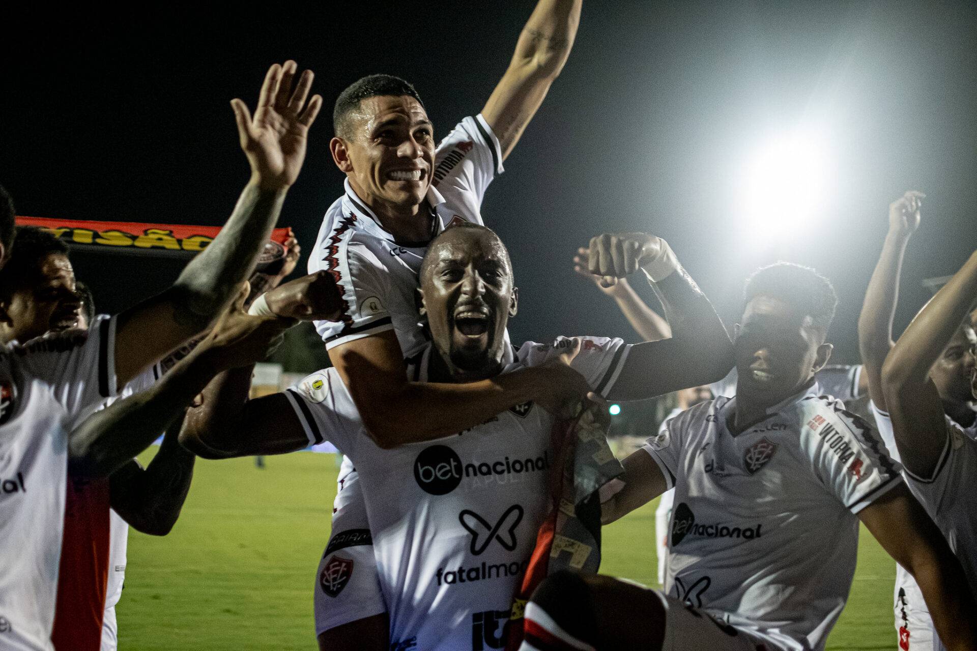 Vereadores propõem homenagens ao Vitória na Câmara de Salvador