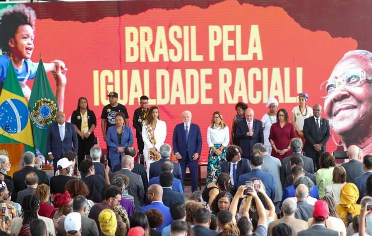 Igualdade racial: Lula lança ações e 5 terras quilombolas são tituladas