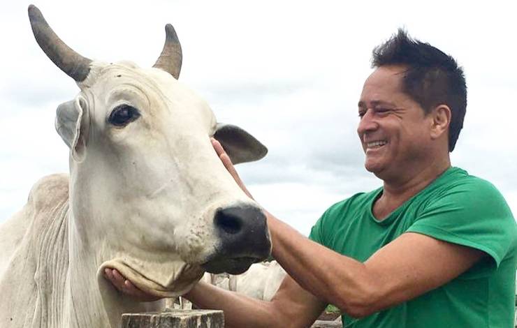 Fazenda do cantor Leonardo é invadida por homens que trocam tiros com a PM