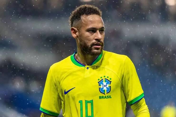 Neymar é submetido a cirurgia no joelho esquerdo; "foco na recuperação”