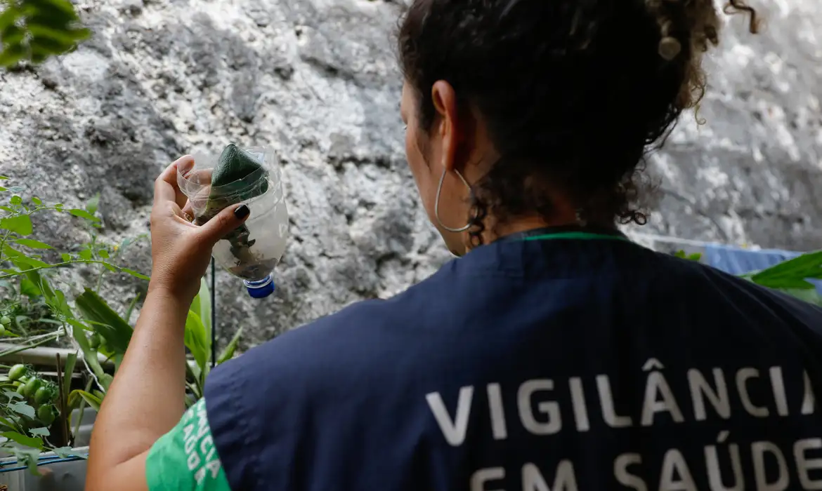 Saúde abre consulta pública sobre inclusão de vacina da dengue no SUS; saiba mais